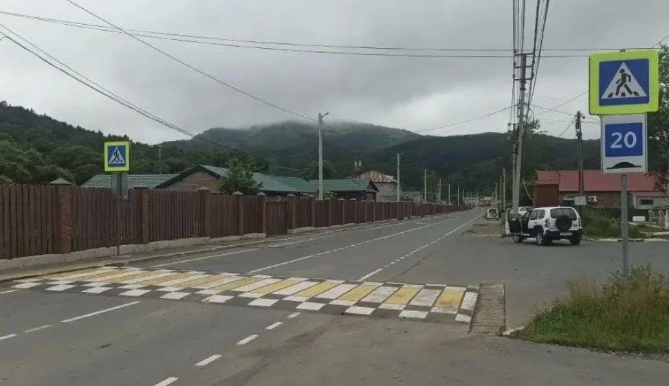 В селе на Сахалине прокурору пришлось разбираться с безопасностью пешеходов