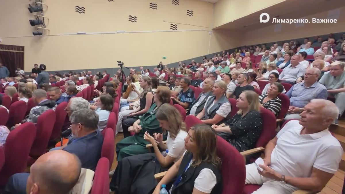 Валерий Лимаренко: Обсудили и дороги. Продолжаем асфальтирование трассы вдоль западного побережья Сахалина
