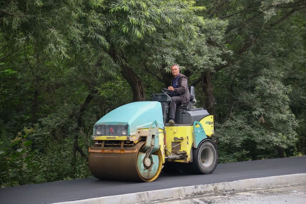 К началу учебного года в Южном приводят в порядок дороги и подъезды к школам и детским садам К началу учебного года в Южном приводят в порядок дороги и подъезды к школам и детским садам