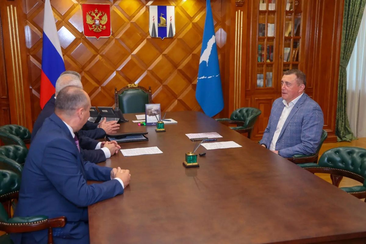 Главе островного региона представили нового руководителя Погрануправления ФСБ
