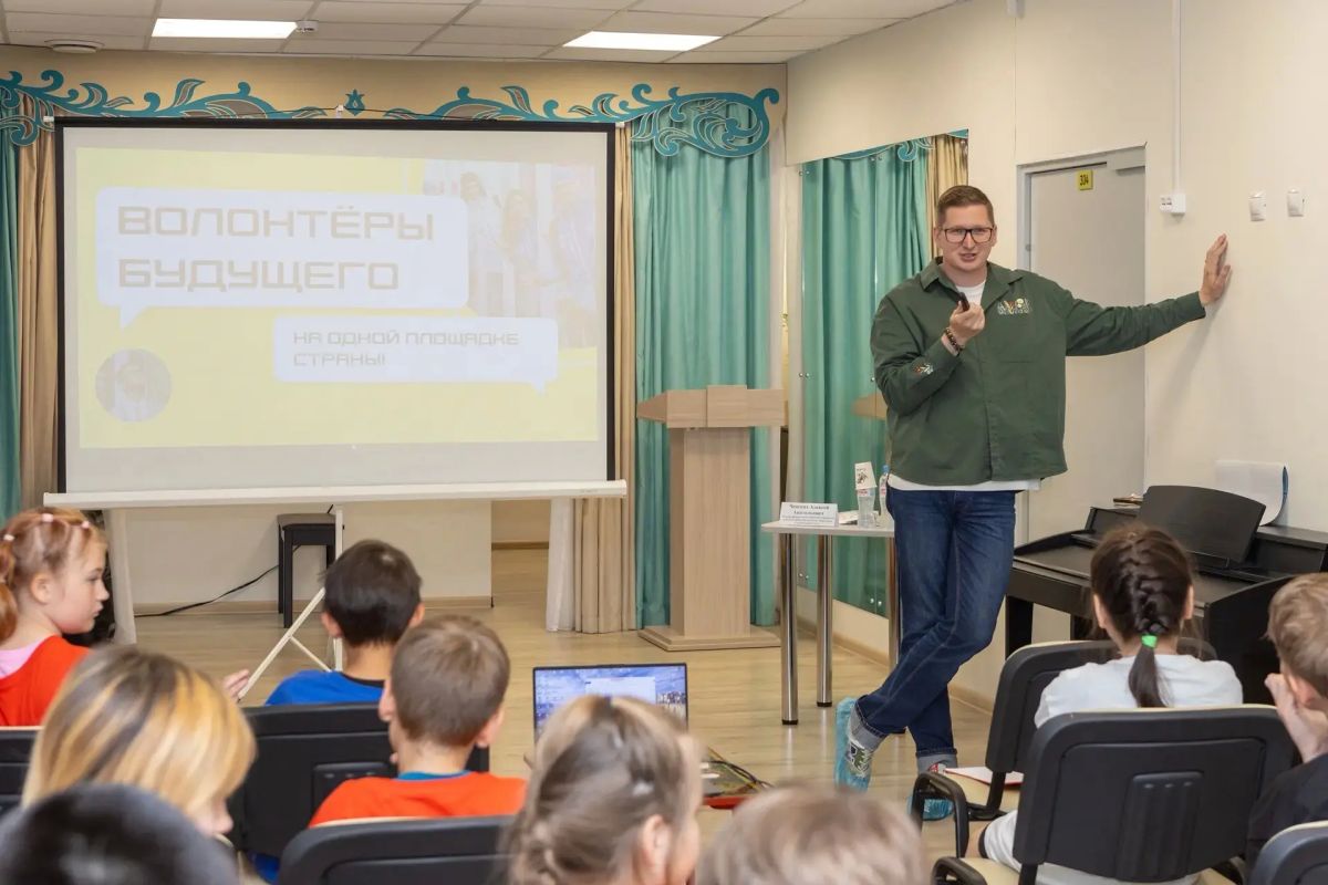 «Твори добрые дела с юности»: Алексей Ченских провёл «Классную встречу» в центре «Маячок» «Твори добрые дела с юности»: Алексей Ченских провёл «Классную встречу» в центре «Маячок»