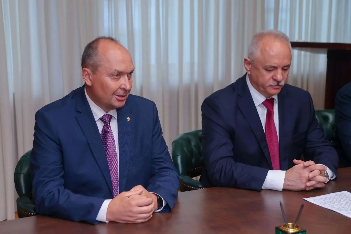 Главе островного региона представили нового руководителя Погрануправления ФСБ Главе островного региона представили нового руководителя Погрануправления ФСБ