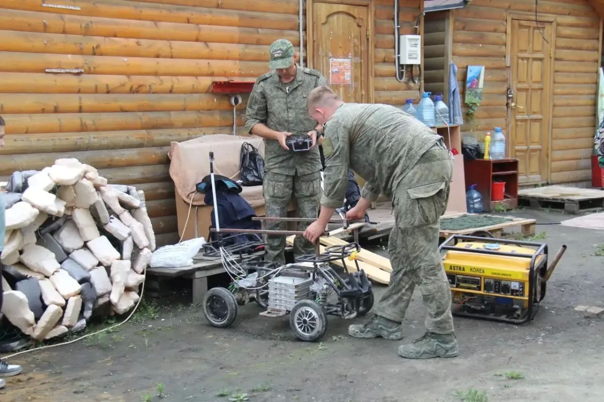 Сахалинская полиция и общественность объединились в патриотической акции «Узелок Победы» Сахалинская полиция и общественность объединились в патриотической акции «Узелок Победы»