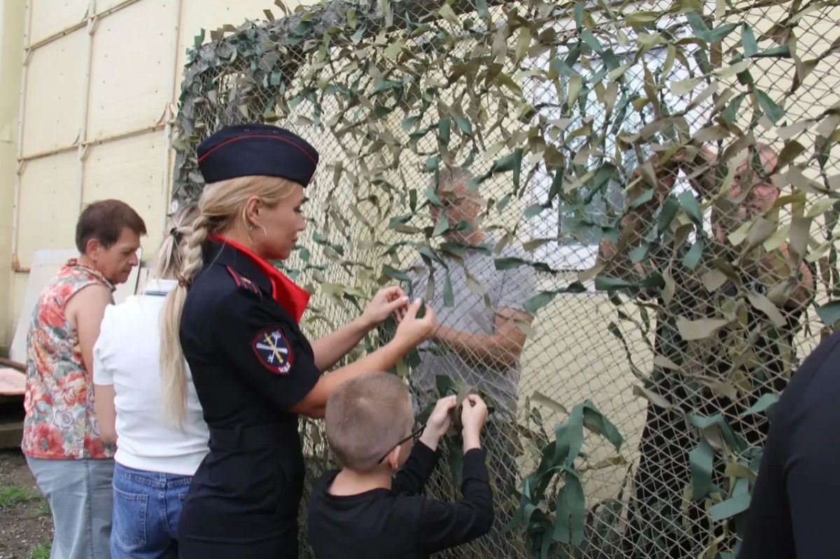 Сахалинская полиция и общественность объединились в патриотической акции «Узелок Победы» Сахалинская полиция и общественность объединились в патриотической акции «Узелок Победы»
