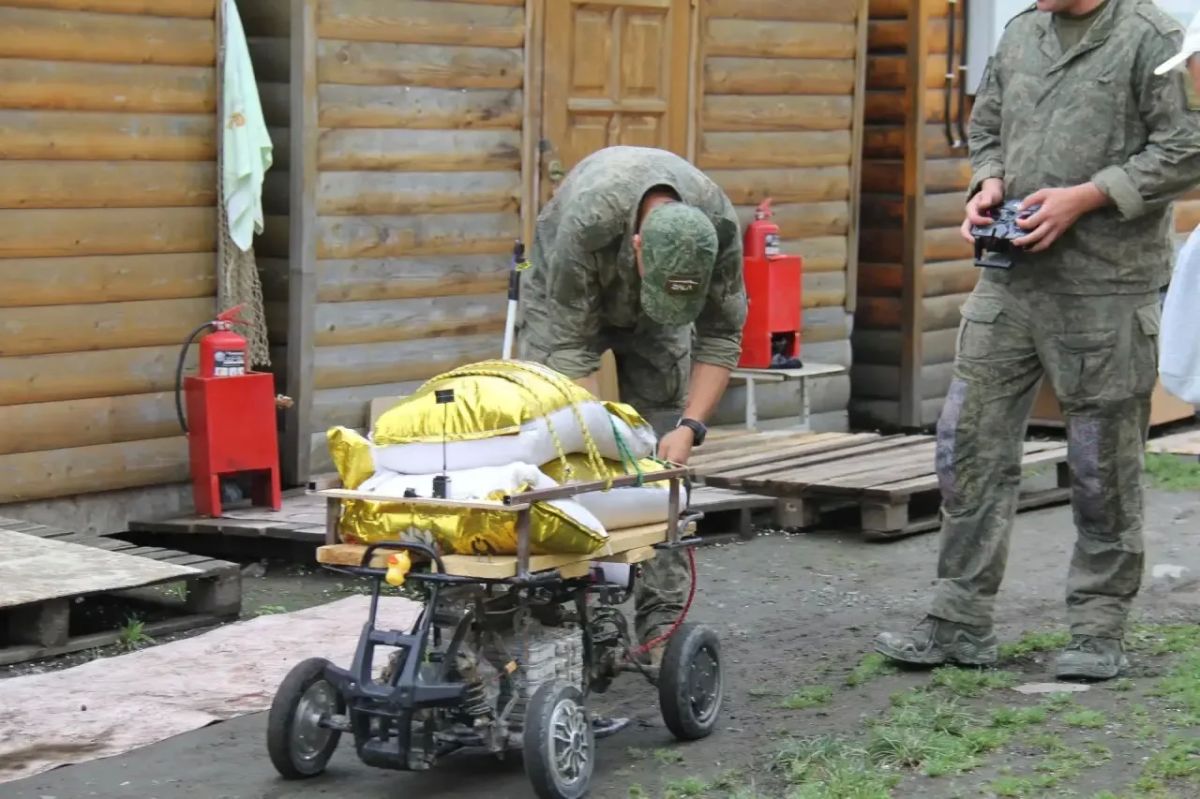 Сахалинская полиция и общественность объединились в патриотической акции «Узелок Победы» Сахалинская полиция и общественность объединились в патриотической акции «Узелок Победы»