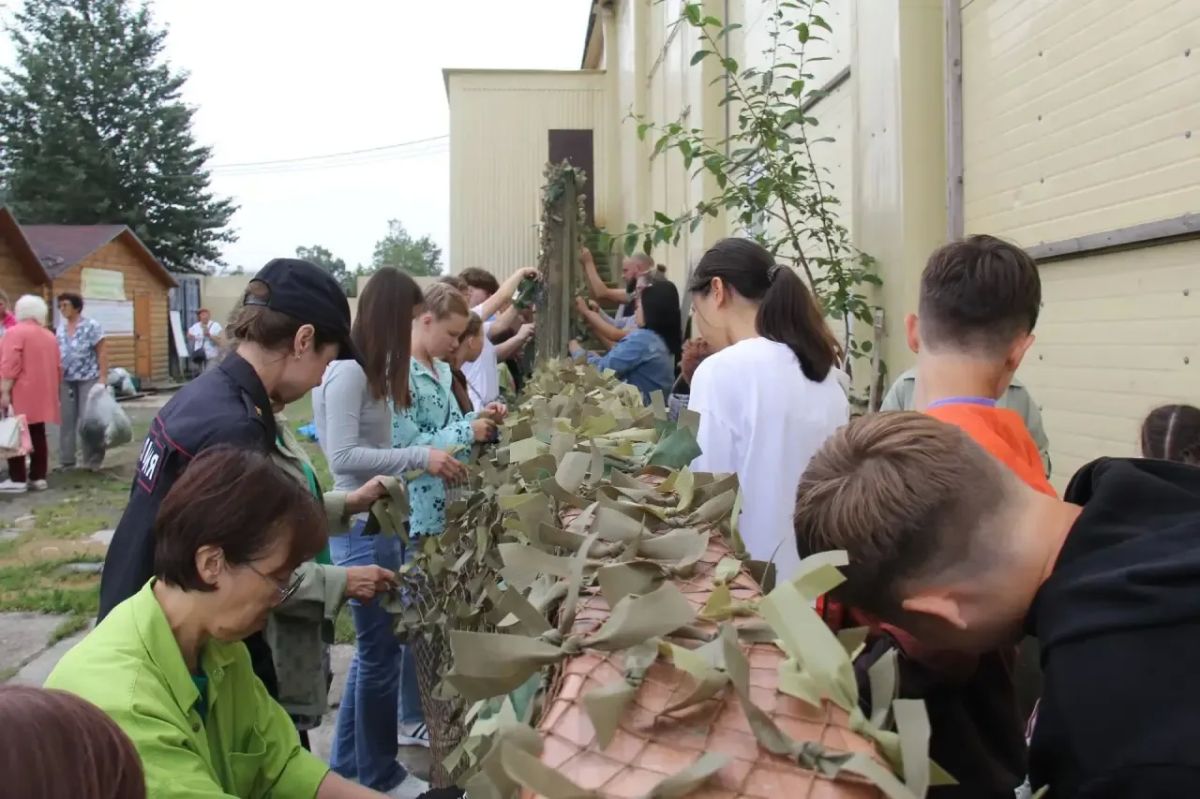 Сахалинская полиция и общественность объединились в патриотической акции «Узелок Победы» Сахалинская полиция и общественность объединились в патриотической акции «Узелок Победы»