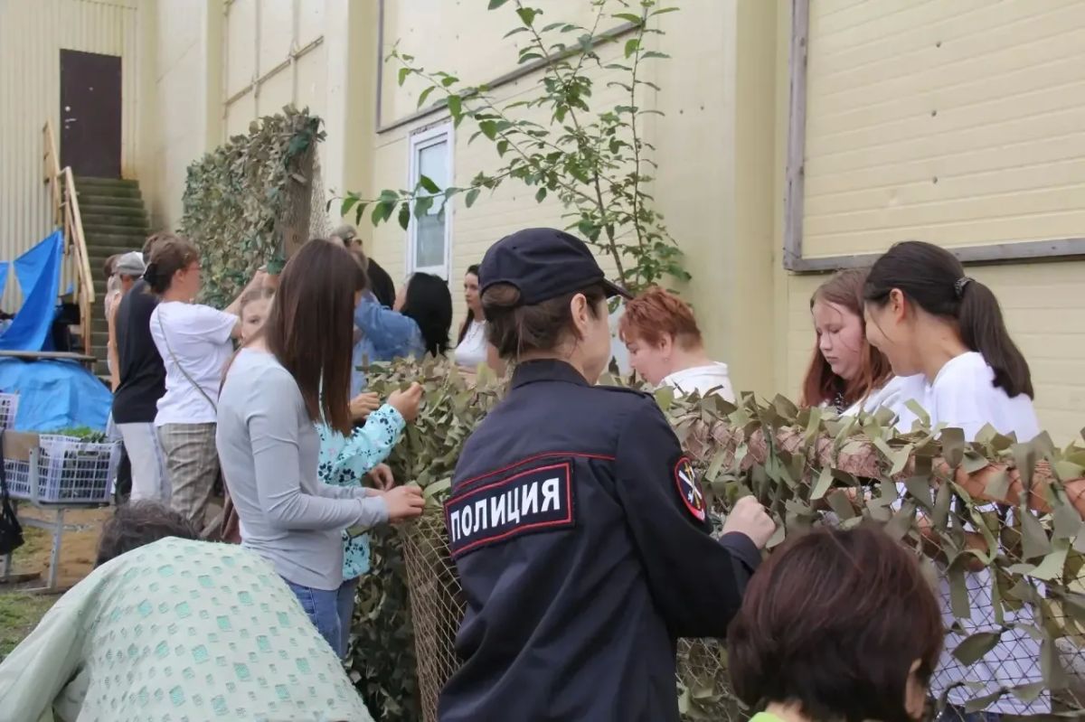 Сахалинская полиция и общественность объединились в патриотической акции «Узелок Победы» Сахалинская полиция и общественность объединились в патриотической акции «Узелок Победы»