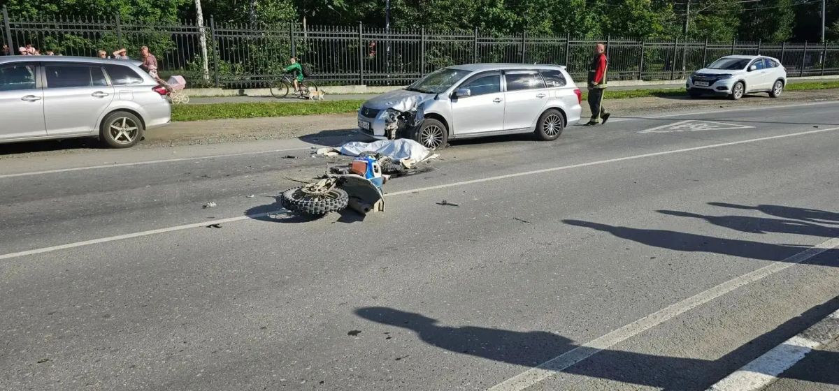 В Долинске произошло ДТП. 10 августа в г. Долинск, в районе ул. Хабаровской, 19, произошло ДТП с участием внедорожника Toyota Corolla Fielder и мотоцикла класса «Эндуро»