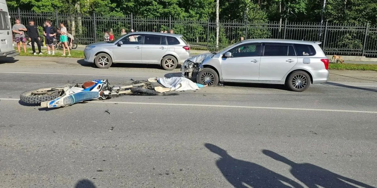 В Долинске произошло ДТП. 10 августа в г. Долинск, в районе ул. Хабаровской, 19, произошло ДТП с участием внедорожника Toyota Corolla Fielder и мотоцикла класса «Эндуро» В Долинске произошло ДТП. 10 августа в г. Долинск, в районе ул. Хабаровской, 19, произошло ДТП с участием внедорожника Toyota Corolla Fielder и мотоцикла класса «Эндуро»