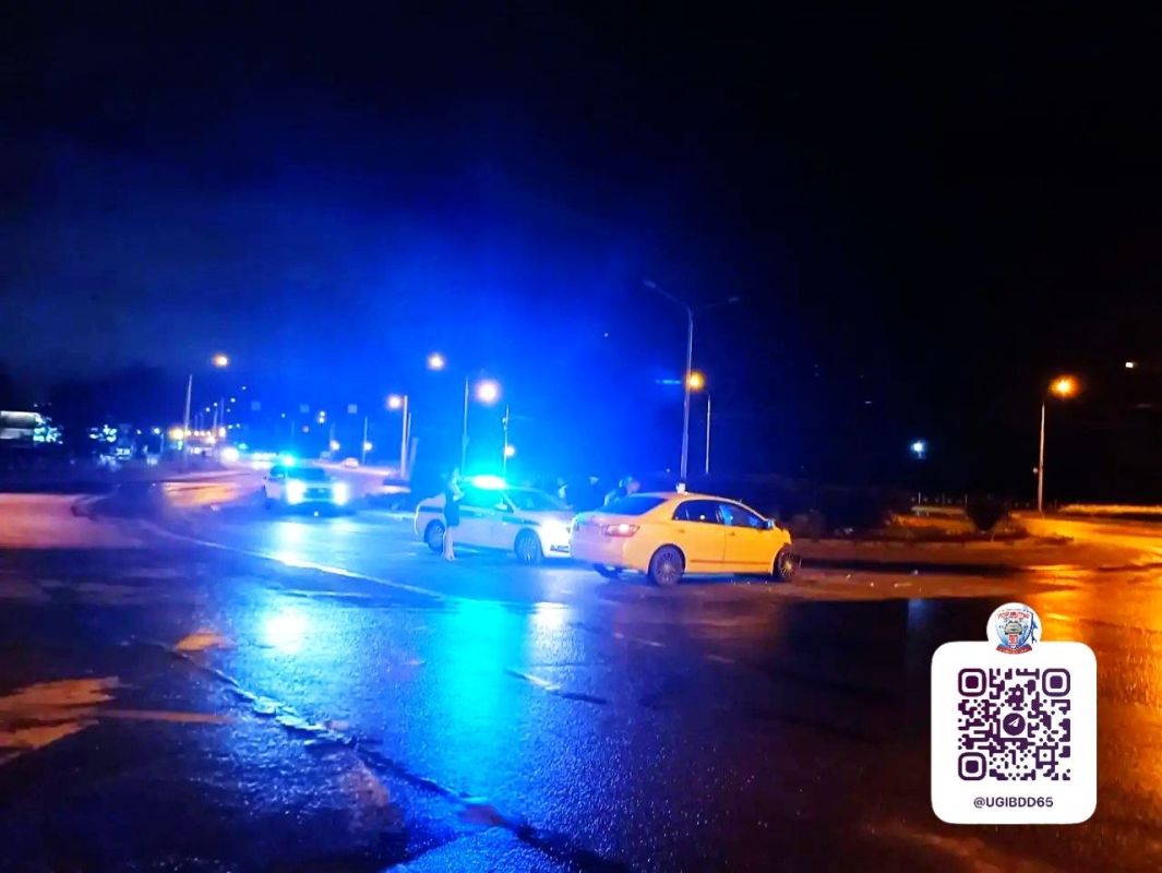 Два человека пострадали во время столкновения «Прадо» и «Тойоты Премио» в Южно-Сахалинске
