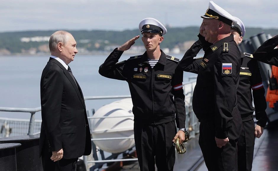 Президент России — Верховный Главнокомандующий Вооружёнными Силами Российской Федерации В.В.Путин на борту гвардейского ракетного крейсера «Варяг» принял участие в завершающей стадии учений Тихоокеанского флота ВМФ России... Президент России — Верховный Главнокомандующий Вооружёнными Силами Российской Федерации В.В.Путин на борту гвардейского ракетного крейсера «Варяг» принял участие в завершающей стадии учений Тихоокеанского флота ВМФ России...