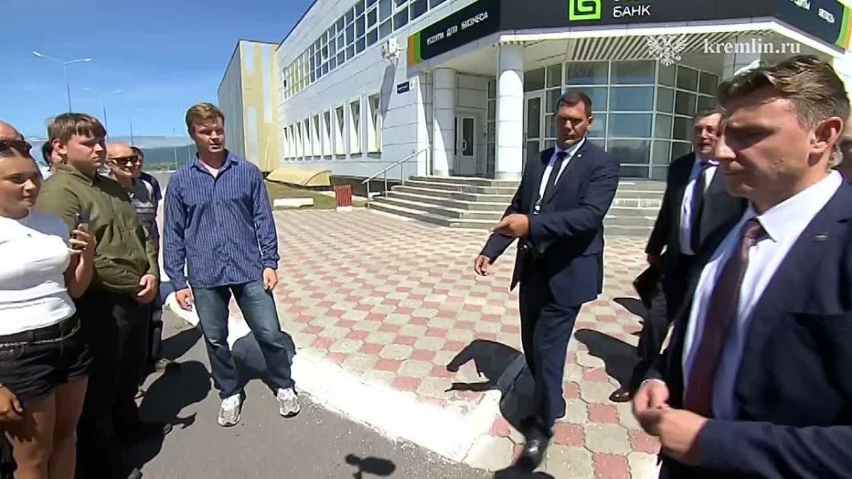 Министр туризма Сахалинской области Артём Лазарев поделился в своих соцсетях видео от «Кремль