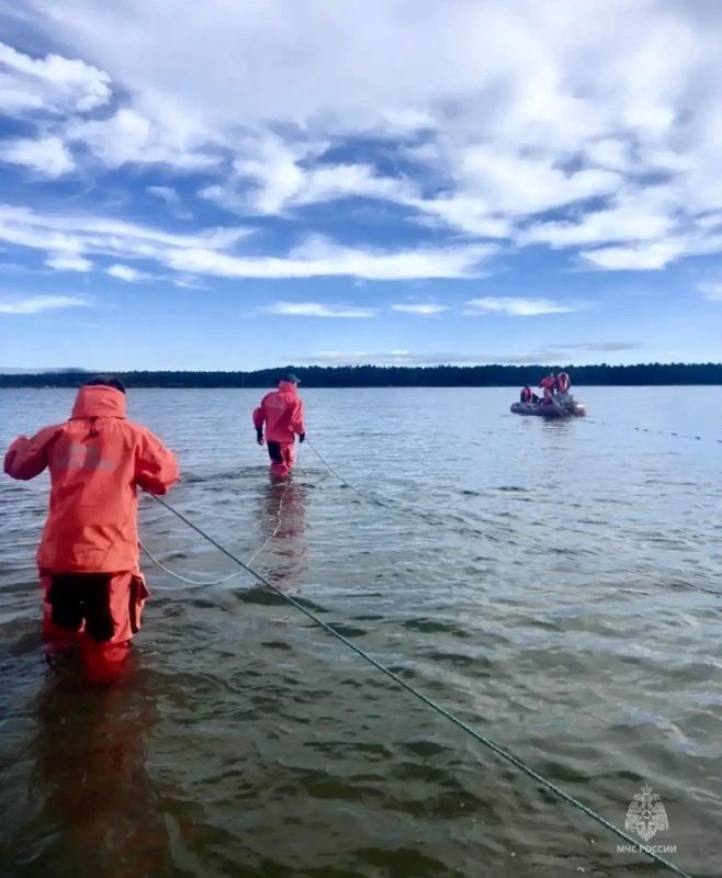 Водолазы МЧС России нашли тело мужчины, утонувшего на озере Хвалисекое Водолазы МЧС России нашли тело мужчины, утонувшего на озере Хвалисекое