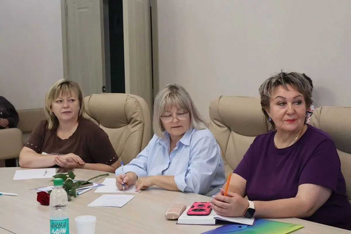 В Смирных состоялся семинар с участием членов избирательной комиссии Сахалинской области заместителя председателя Павла Сиваконова и секретаря Марины Андрияновой В Смирных состоялся семинар с участием членов избирательной комиссии Сахалинской области заместителя председателя Павла Сиваконова и секретаря Марины Андрияновой