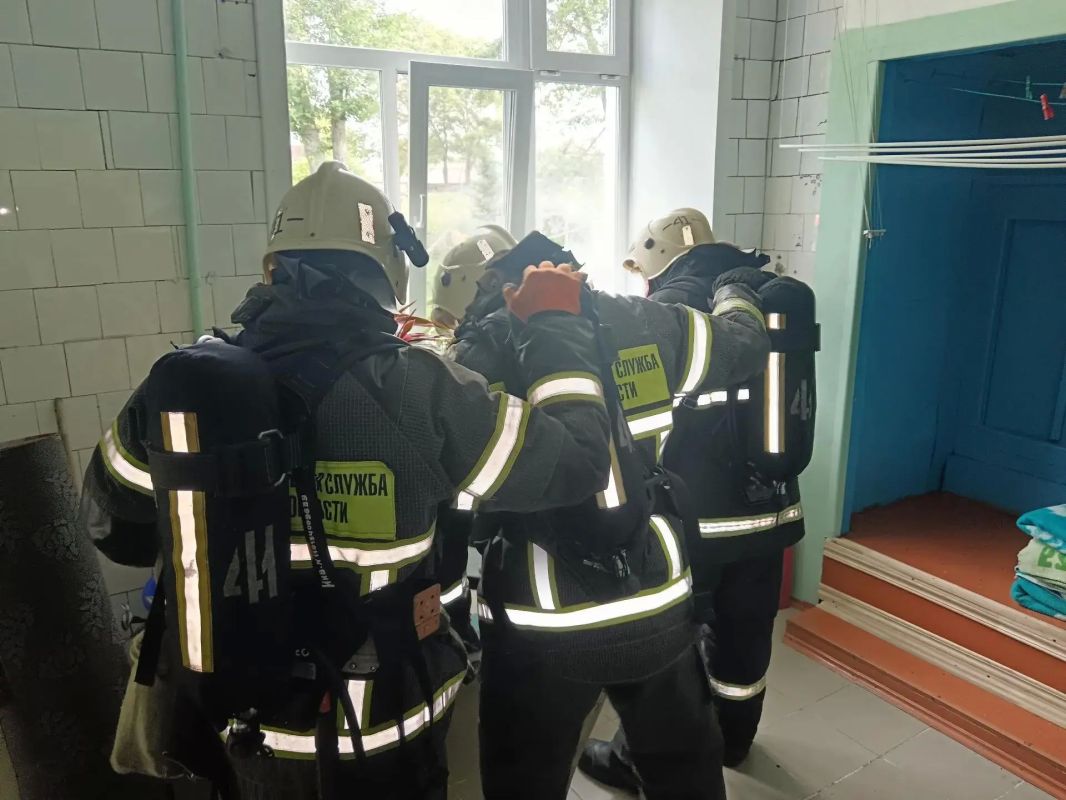 Пожарные провели учебные тренировки на образовательных объектах Пожарные провели учебные тренировки на образовательных объектах