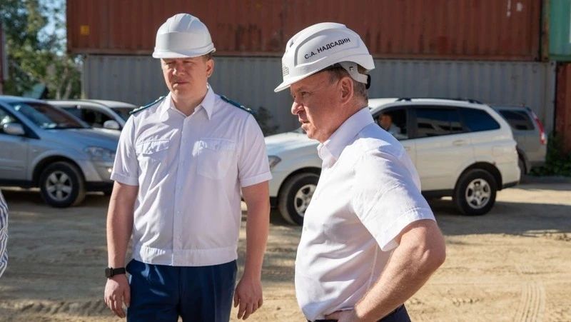 Мэр Сергей Надсадин и прокурор города Антон Травин проинспектировали строительство школы №4 Мэр Сергей Надсадин и прокурор города Антон Травин проинспектировали строительство школы №4