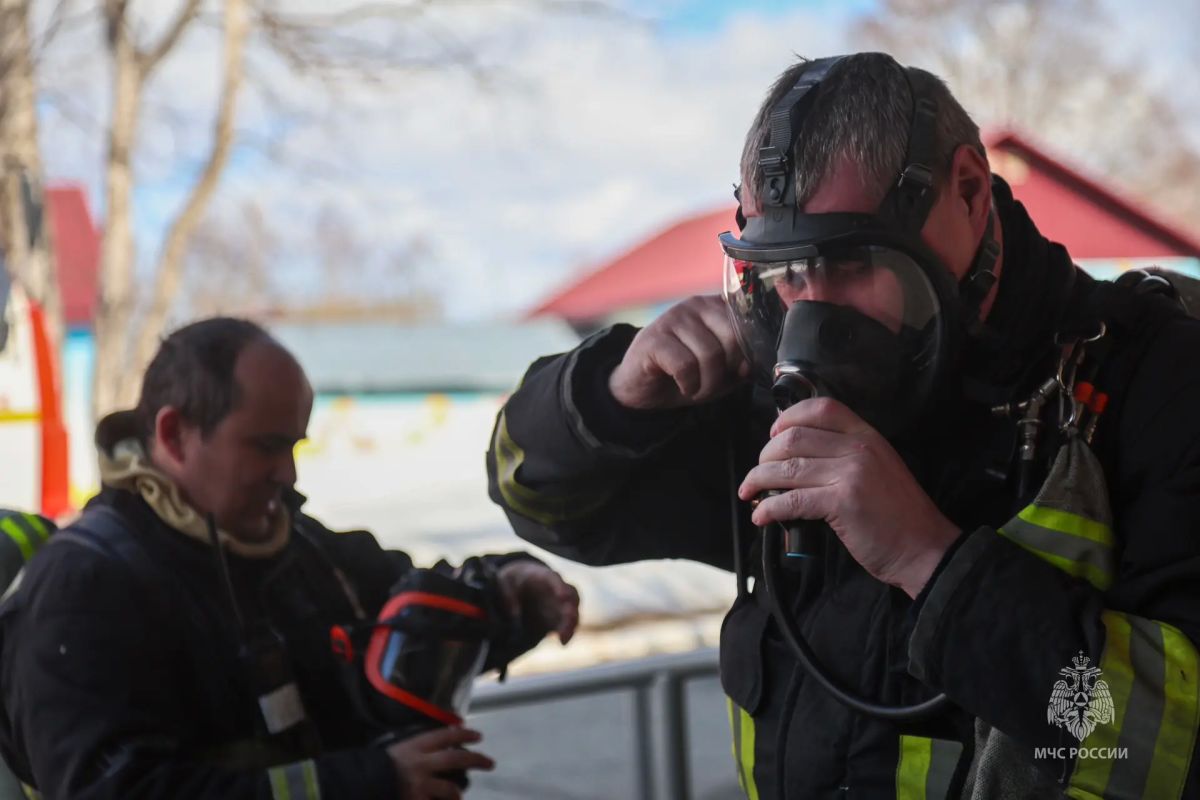 В рубрике #ЛицаМЧС Дмитрий Калашников, командир отделения 7 пожарно-спасательной части Южно-Сахалинска В рубрике #ЛицаМЧС Дмитрий Калашников, командир отделения 7 пожарно-спасательной части Южно-Сахалинска