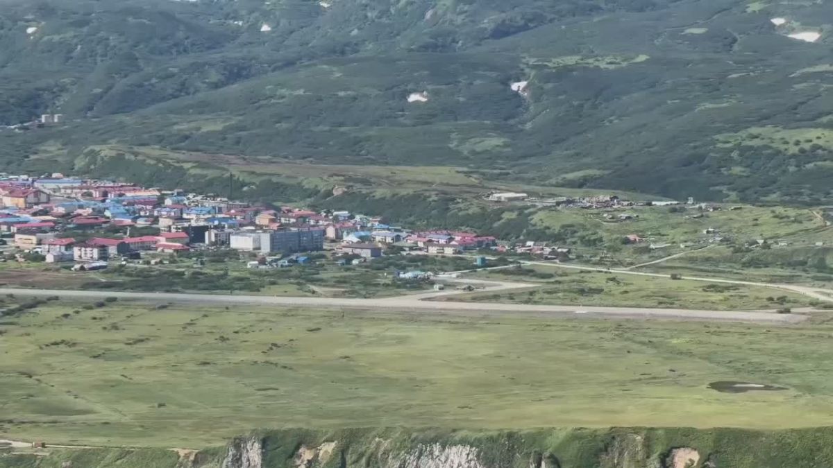 Валерий Лимаренко: Рабочую поездку в Северо-Курильск начал с осмотра морского терминала