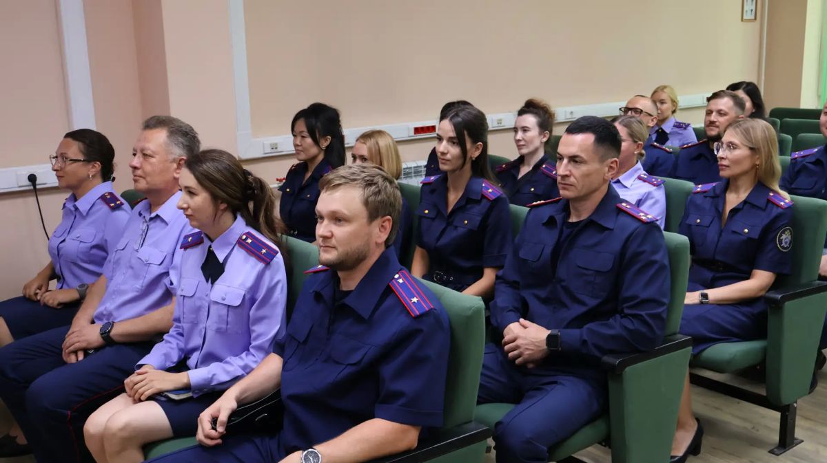 В преддверии Дня Государственного флага для сотрудников следственного управления СК России по Сахалинской области провели учебное занятие по истории государственных символов России В преддверии Дня Государственного флага для сотрудников следственного управления СК России по Сахалинской области провели учебное занятие по истории государственных символов России