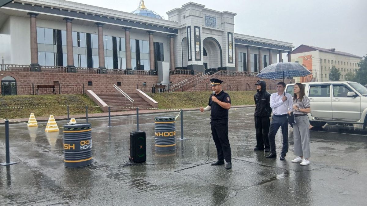 Безопасность на дороге: подростков Южно-Сахалинска обучили правилам управления электросамокатами Безопасность на дороге: подростков Южно-Сахалинска обучили правилам управления электросамокатами