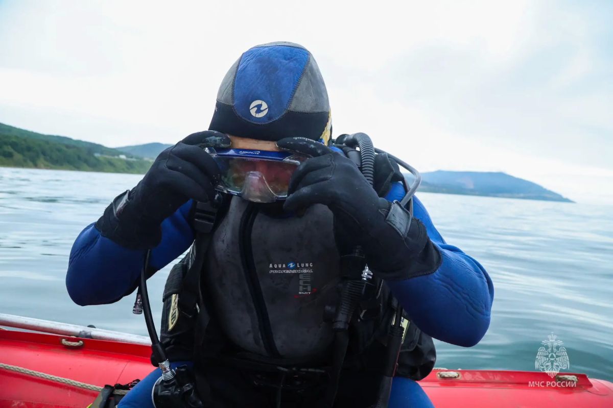 Водолазы МЧС Сахалина отработали тренировочные спуски на открытой воде Водолазы МЧС Сахалина отработали тренировочные спуски на открытой воде