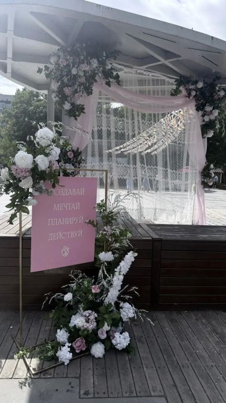 На стадионе «Космос» в городском парке Южно-Сахалинска состоялось торжественное закрытие Всероссийского молодёжного форума «ОстроVа» На стадионе «Космос» в городском парке Южно-Сахалинска состоялось торжественное закрытие Всероссийского молодёжного форума «ОстроVа»