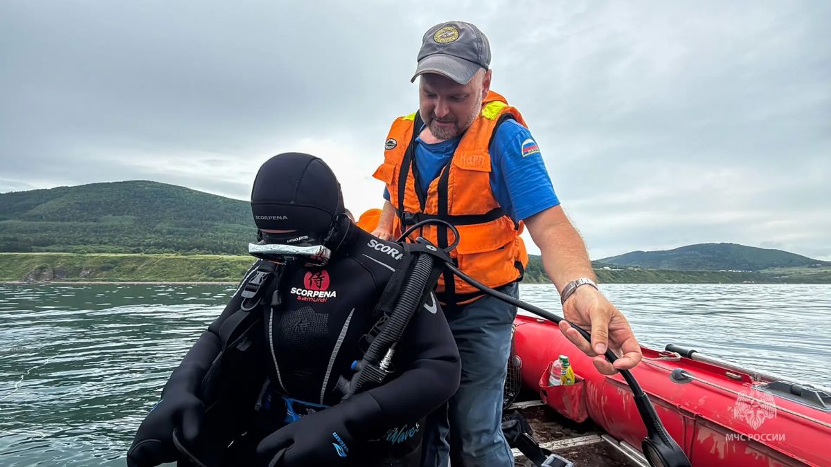 Водолазы МЧС Сахалина отработали тренировочные спуски на открытой воде Водолазы МЧС Сахалина отработали тренировочные спуски на открытой воде