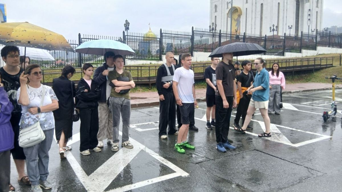 Безопасность на дороге: подростков Южно-Сахалинска обучили правилам управления электросамокатами Безопасность на дороге: подростков Южно-Сахалинска обучили правилам управления электросамокатами
