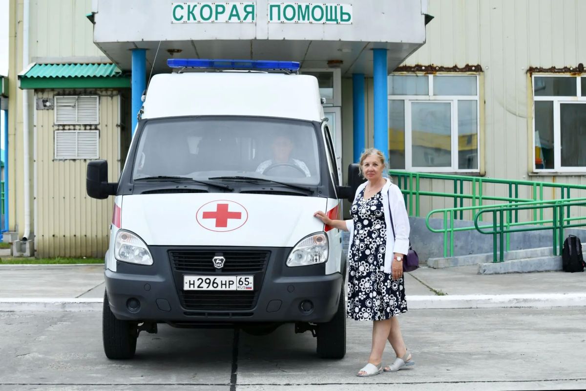 Сегодня утром в портпункт «Курильск» на сухогрузе Victor была доставлена машина скорой помощи для нужд районной больницы Сегодня утром в портпункт «Курильск» на сухогрузе Victor была доставлена машина скорой помощи для нужд районной больницы