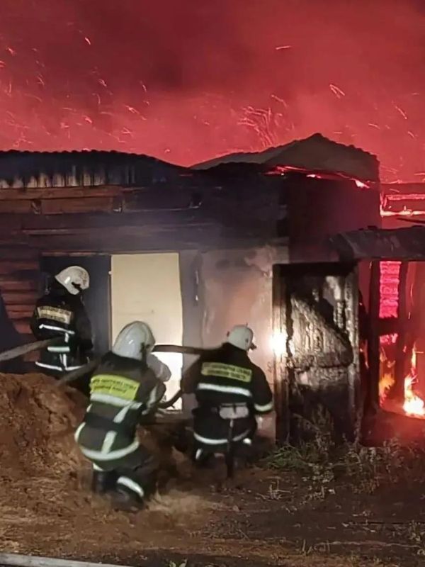 44 тонны воды понадобилось огнеборцам, чтобы ликвидировать пожар в Кировском