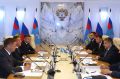 Привести в порядок более 440 км сахалинских дорог договорились Валерий Лимаренко и глава Росавтодора Роман Новиков
