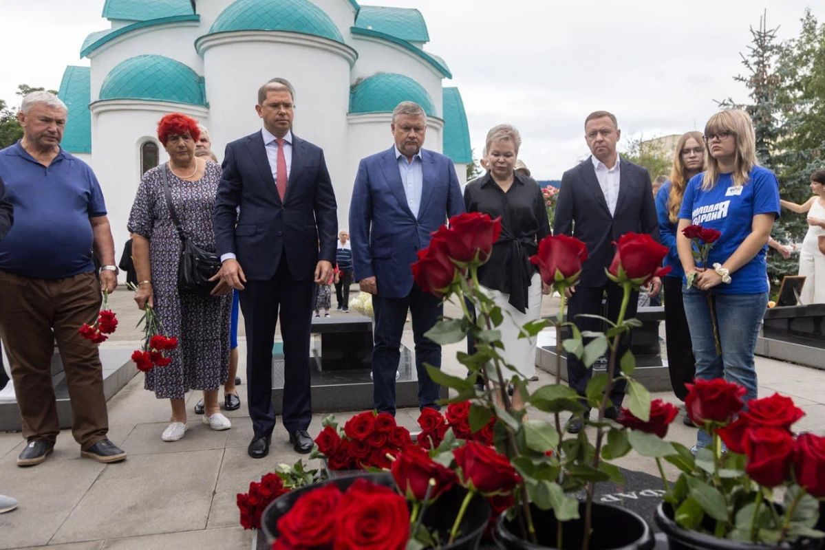 В Южно-Сахалинске почтили память Игоря Фархутдинова В Южно-Сахалинске почтили память Игоря Фархутдинова