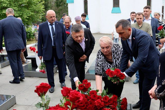 В Южно-Сахалинске почтили память Игоря Фархутдинова В Южно-Сахалинске почтили память Игоря Фархутдинова