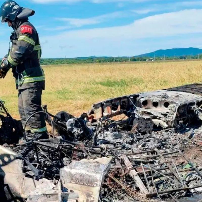На Сахалине рухнул и сгорел самолет с пожарными На Сахалине рухнул и сгорел самолет с пожарными