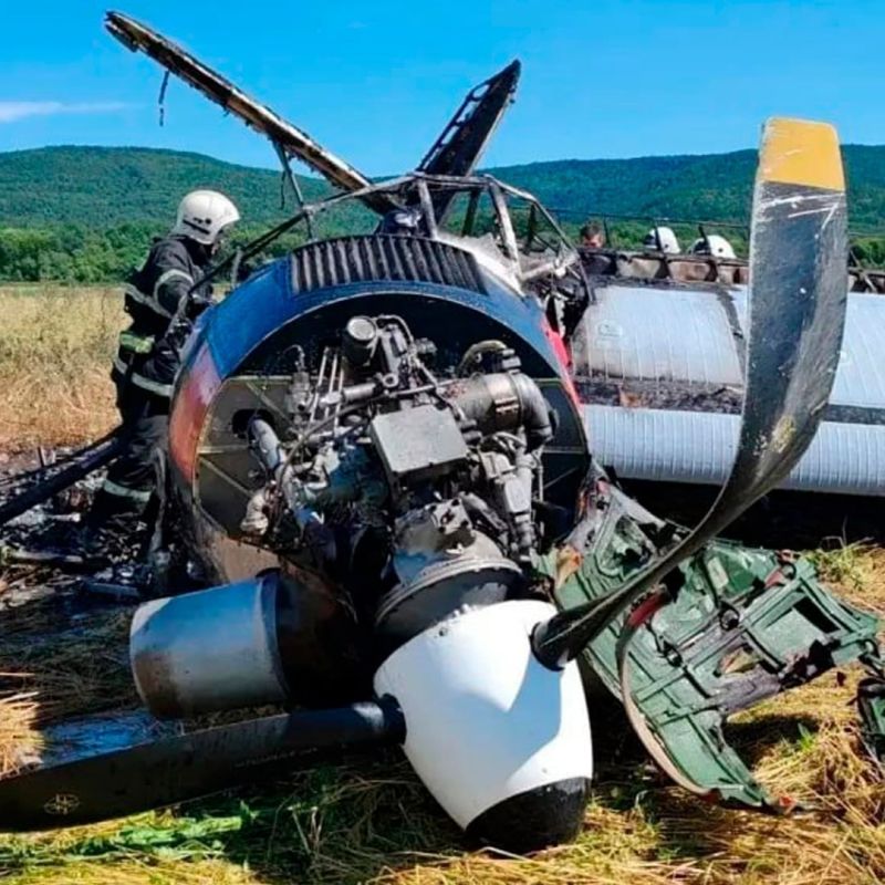 На Сахалине рухнул и сгорел самолет с пожарными На Сахалине рухнул и сгорел самолет с пожарными