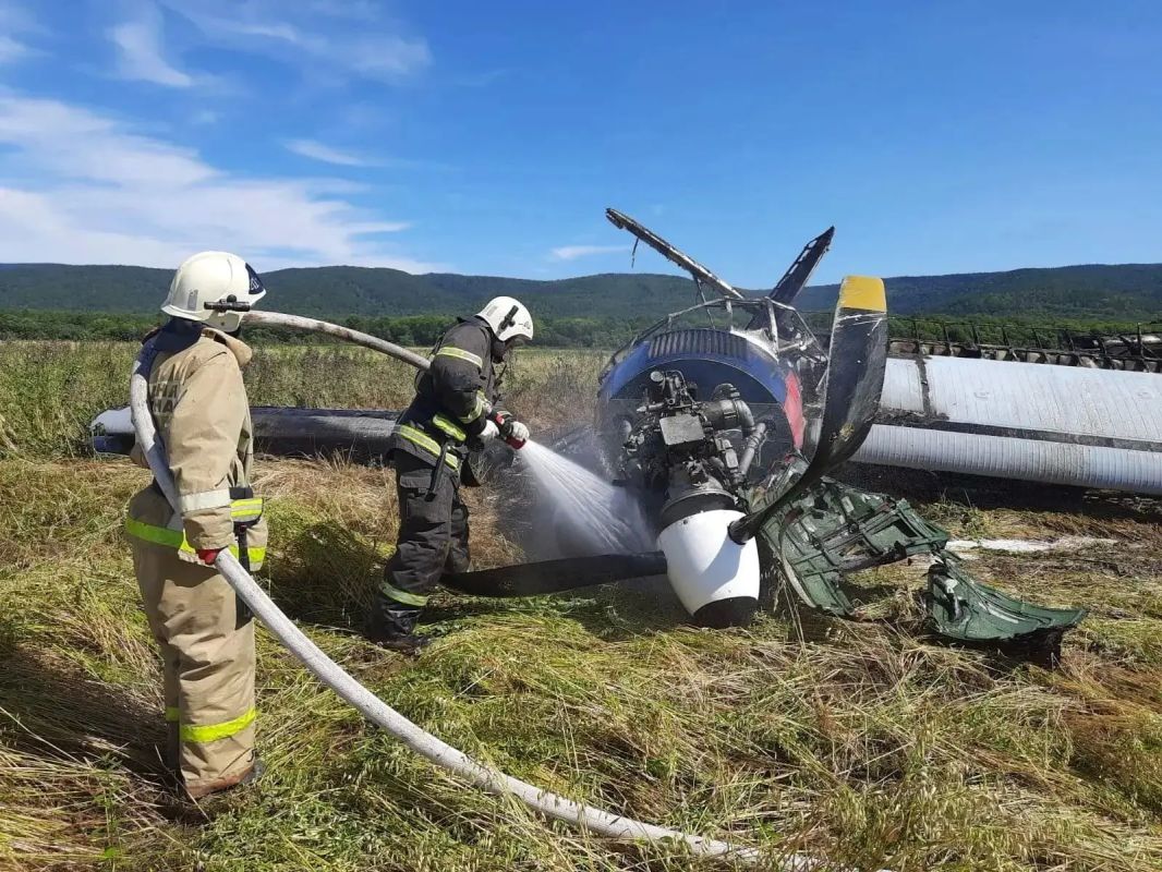 В 12:17 в диспетчерскую службу Тымовского пожарно-спасательного отряда поступило поступило сообщение об упавшем между сёлами Кировское и Зональное самолёта В 12:17 в диспетчерскую службу Тымовского пожарно-спасательного отряда поступило поступило сообщение об упавшем между сёлами Кировское и Зональное самолёта