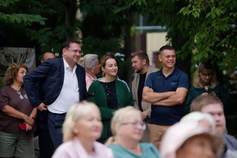 Музыка, мастер-классы и фаэтон: в Южно-Сахалинске прошла «Городская симфония» Музыка, мастер-классы и фаэтон: в Южно-Сахалинске прошла «Городская симфония»