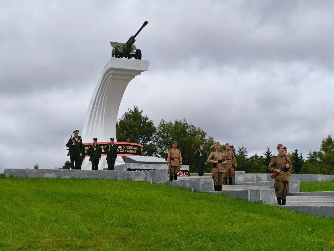 На Камышовом перевале в Холмском районе воссоздали события августа 1945-го - штурм одного из укрепрайонов японских милитаристов На Камышовом перевале в Холмском районе воссоздали события августа 1945-го - штурм одного из укрепрайонов японских милитаристов