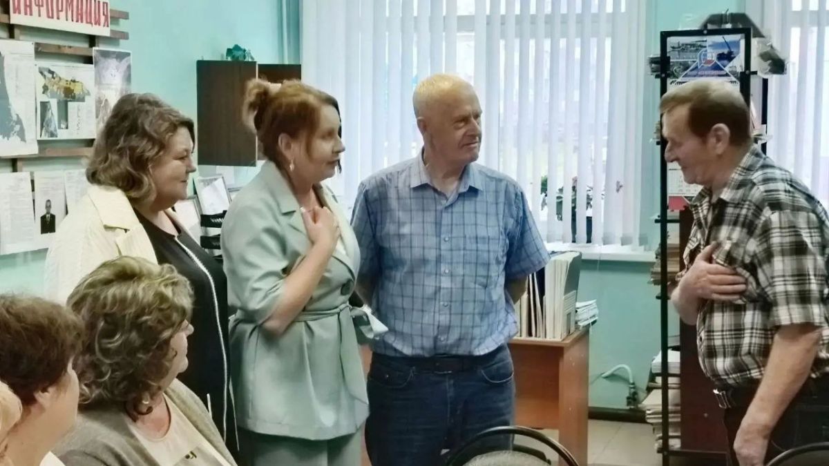 В Долинске поблагодарили старейшего председателя участковой избирательной комиссии В Долинске поблагодарили старейшего председателя участковой избирательной комиссии