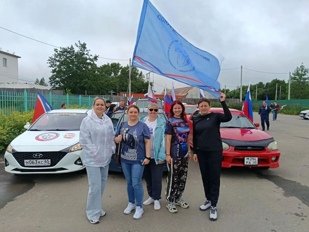 22 августа в Ногликах состоялся автопробег, посвящённый Дню Государственного флага Российской Федерации 22 августа в Ногликах состоялся автопробег, посвящённый Дню Государственного флага Российской Федерации