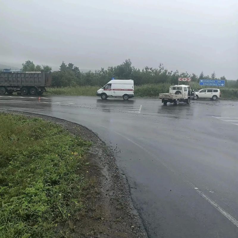 Шахтёрские огнеборцы ликвидировали последствия ДТП Шахтёрские огнеборцы ликвидировали последствия ДТП