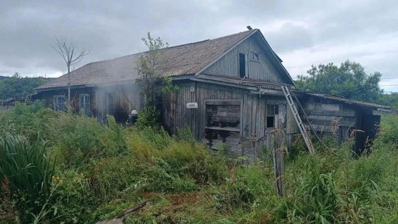После пожара в Александровске-Сахалинском в заброшенном доме нашли погибшего