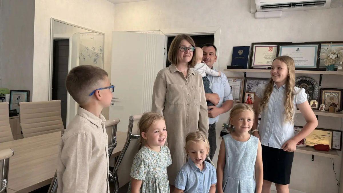 Семья Малиновских из Южно-Сахалинска стала победителем Всероссийского конкурса «Семья года» от Сахалинской области в номинации «Многодетная семья» Семья Малиновских из Южно-Сахалинска стала победителем Всероссийского конкурса «Семья года» от Сахалинской области в номинации «Многодетная семья»