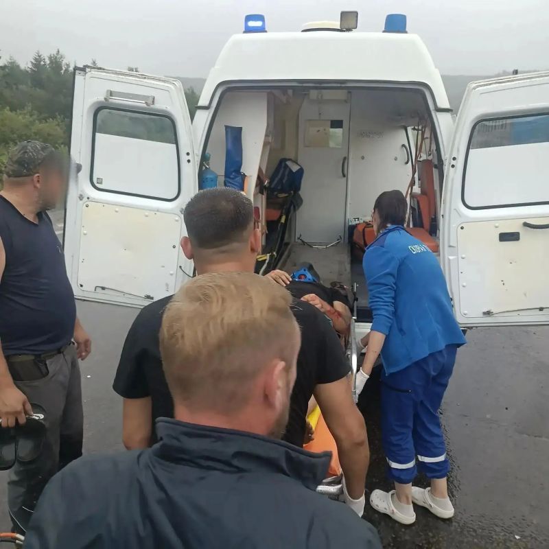 Шахтёрские огнеборцы ликвидировали последствия ДТП Шахтёрские огнеборцы ликвидировали последствия ДТП
