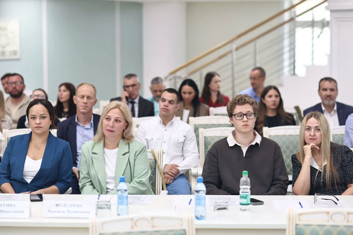 Сегодня в Южно-Сахалинске открылся архитектурно-строительный форум Национального объединения изыскателей и проектировщиков, который возглавил президент НОПРИЗ Анвар Шамузафаров, экс-глава строительной отрасли Российской... Сегодня в Южно-Сахалинске открылся архитектурно-строительный форум Национального объединения изыскателей и проектировщиков, который возглавил президент НОПРИЗ Анвар Шамузафаров, экс-глава строительной отрасли Российской...
