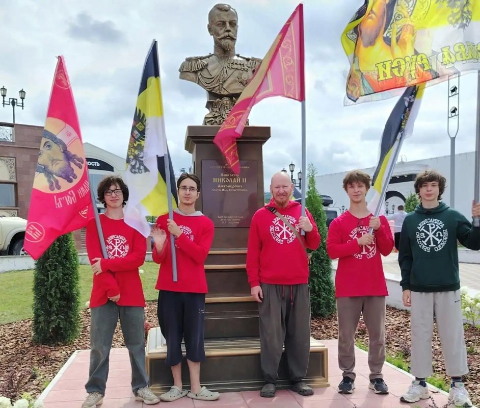 Памятник Николаю II открыли в Южно-Сахалинске