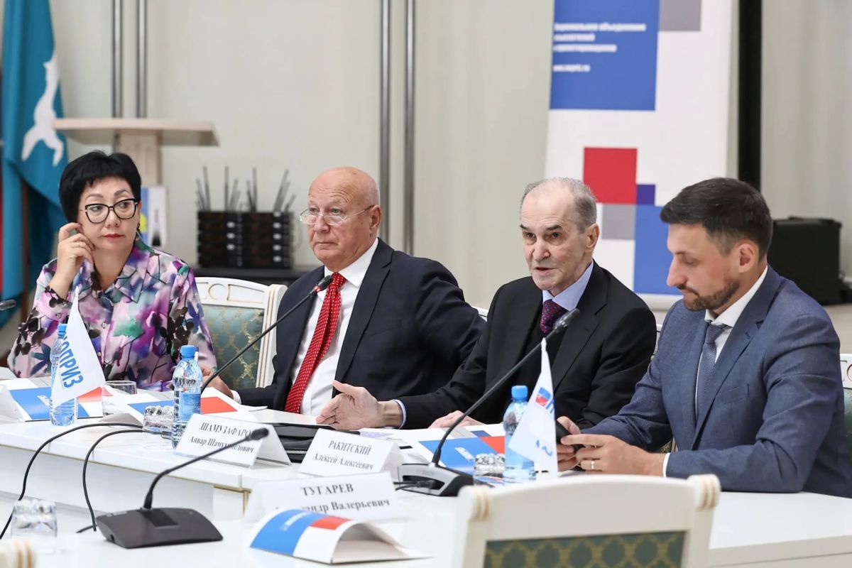 Сегодня в Южно-Сахалинске открылся архитектурно-строительный форум Национального объединения изыскателей и проектировщиков, который возглавил президент НОПРИЗ Анвар Шамузафаров, экс-глава строительной отрасли Российской...