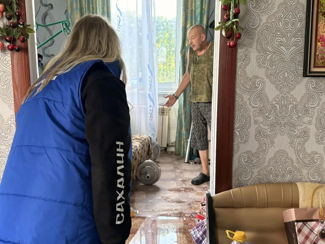 В Томаринском районе после циклона начали откачивать воду и просушивать дома В Томаринском районе после циклона начали откачивать воду и просушивать дома