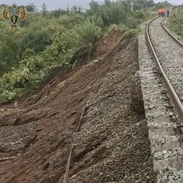 На Сахалине из-за размыва ж/д пути приостановлено движение поездов