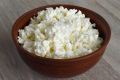 Опасный мясной клей нашли в популярном твороге